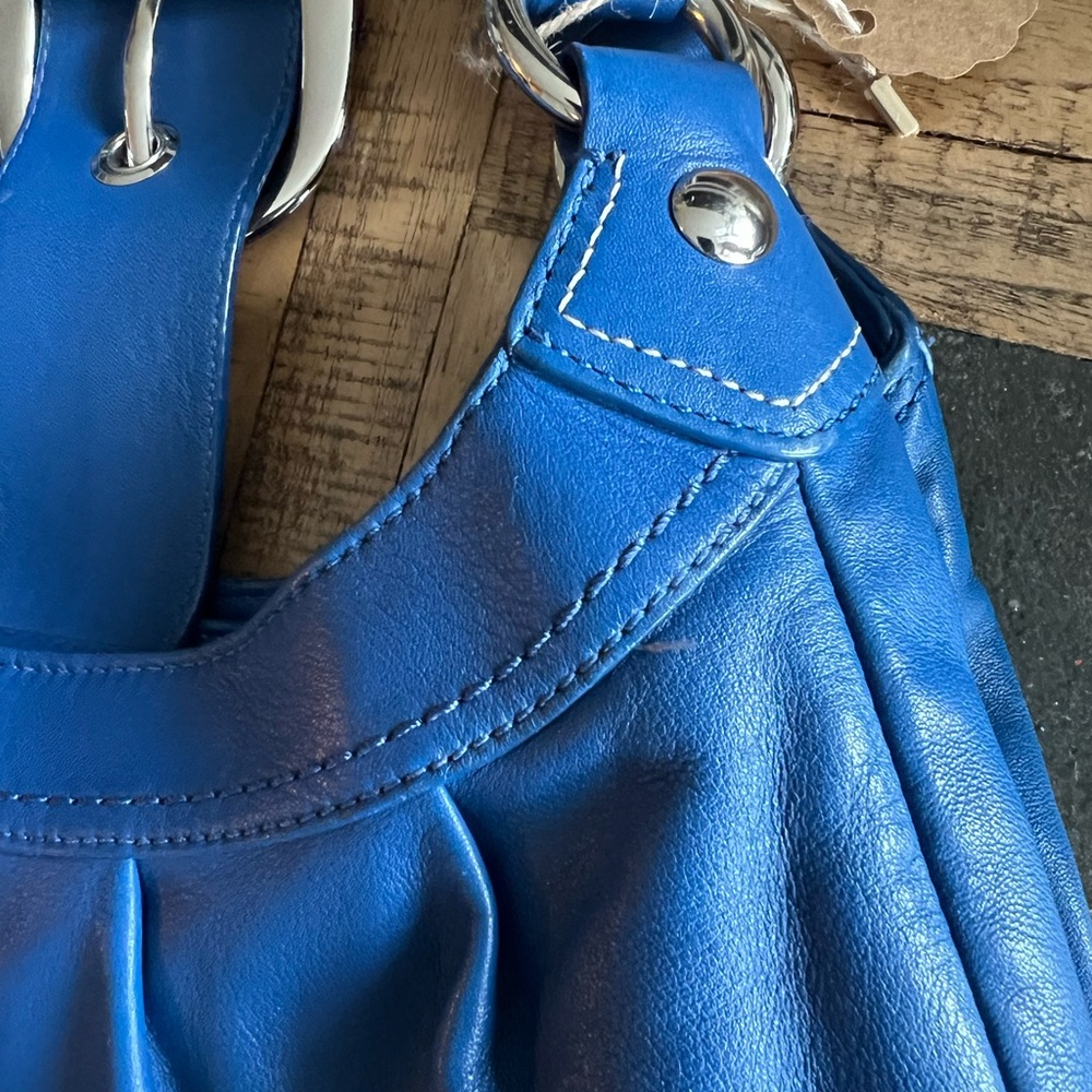 Authentic COACH Blue Leather Women's Bag with 3 Compartments - Picture 9 of 12